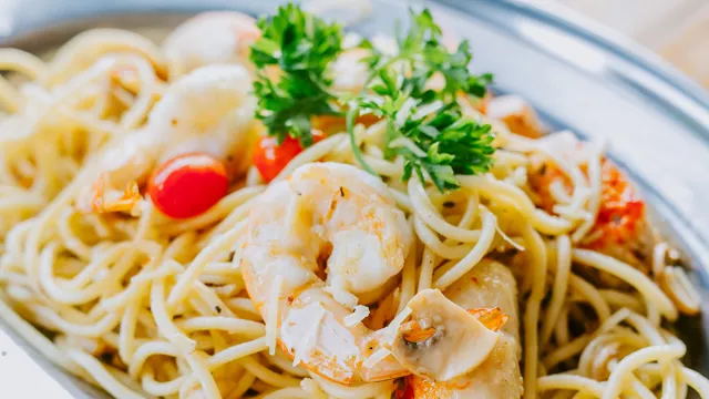Resep Spaghetty Aglio Olio Cuma 5 Bahan, Caranya Gampang Banget! - GenPI.co
