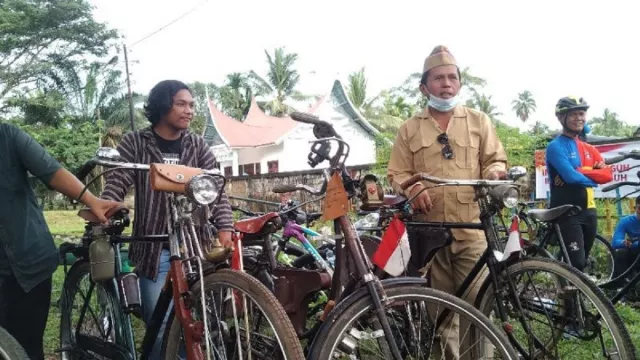 Komunitas Sepeda Ontel Meriahkan Hari Bersejarah PDRI - GenPI.co
