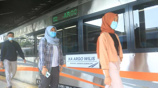 417 Ribu Penumpang Gunakan Kereta Api Jarak Jauh ke Jakarta Selama Libur Nataru 2023 - GenPI.co