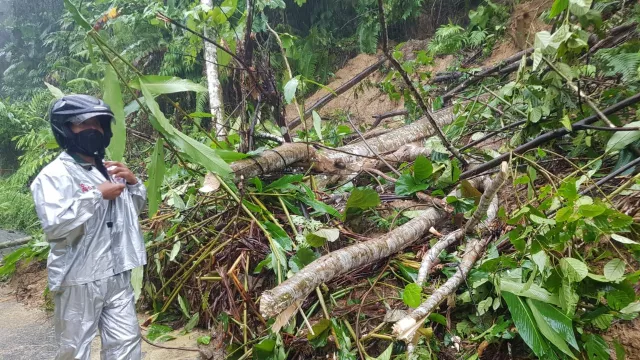 Tertimbun Runtuhan Rumah, 1 Orang Meninggal 2 Luka Berat di Sumut - GenPI.co Tertimbun Runtuhan Rumah, 1 Orang Meninggal 2 Luka Berat di Sumut - GenPI.co