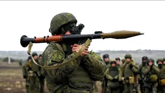 10 Ribu Tentara Rusia Undur, Perbatasan Ukraina Masih Tak Menentu - GenPI.co