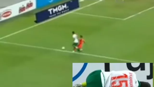 AFF Bela Timnas Indonesia, Wasit Kontroversial Tersudut - GenPI.co AFF Bela Timnas Indonesia, Wasit Kontroversial Tersudut - GenPI.co