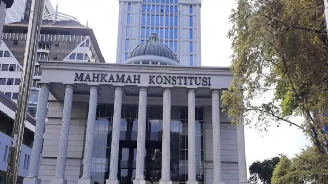 MK Penjaga Oligarki dan Banyak Omong Kosong, Kata Refly Harun - GenPI.co