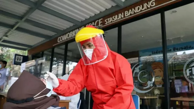 Stasiun Gambir & Pasar Senen Sediakan Test PCR, Tarif Rp 195.00 - GenPI.co Stasiun Gambir & Pasar Senen Sediakan Test PCR, Tarif Rp 195.00 - GenPI.co