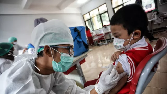 Vaksinasi Covid-19 untuk Anak 6-11 Tahun Dikebut - GenPI.co