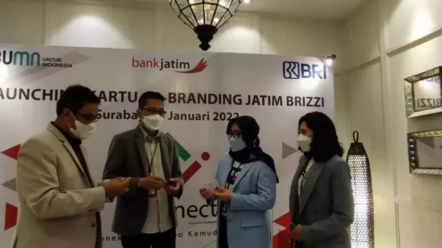 BRI dan Bank Jatim Kolaborasi Luncurkan kartu Jatim Brizzi - GenPI.co