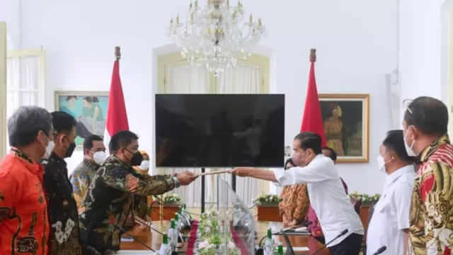 14 Nama Pansel KPU & 10 Bawaslu dIterima Jokowi, Siapa Saja? - GenPI.co