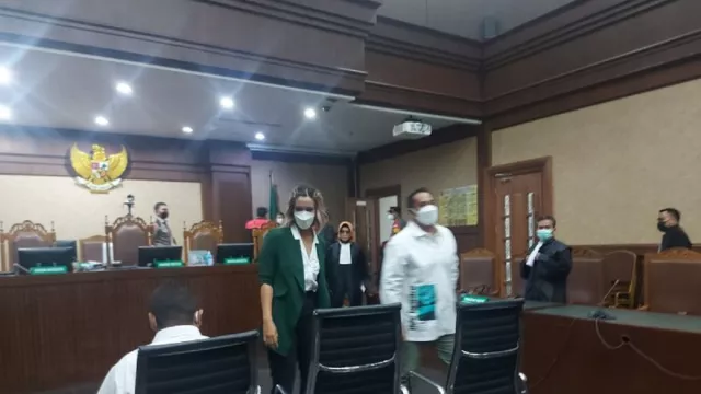 Tok! Nia Ramadhani dan Ardi Bakrie Divonis 1 Tahun Penjara - GenPI.co