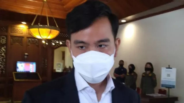 Gibran Berseloroh: Pakai Masker Biar Gantengnya Meningkat - GenPI.co