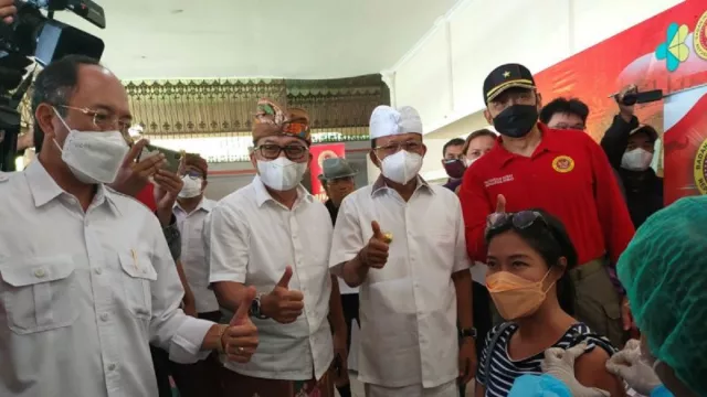 Warga Bali Mulai Dapat Vaksin Booster - GenPI.co