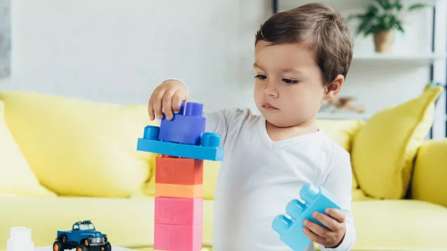 Untuk Orang Tua, Ketahui Cara Memilih Mainan Anak Sesuai Usianya - GenPI.co