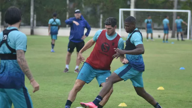 Pelatih Persib Beri Kabar Gembira, Bobotoh Pasti Happy - GenPI.co