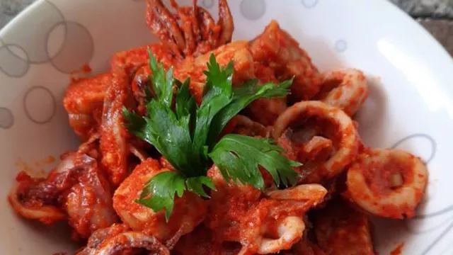 Resep Cumi Balado Sederhana, Makanan Nikmat yang Mudah Dibuat - GenPI.co