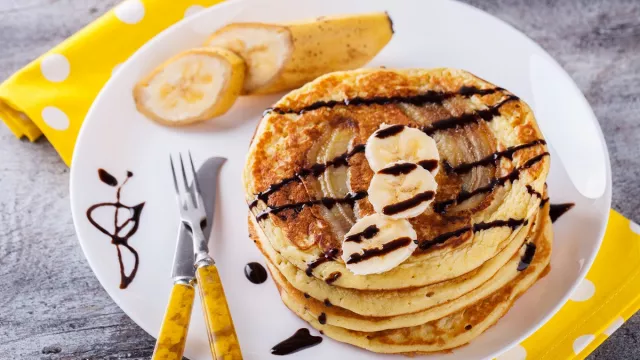 Tanpa Tepung, Resep Pancake Pisang Cokelat untuk Menu Sarapan - GenPI.co