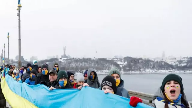 Warga Ukraina Kompak, Rusia Dilawan dengan Hari Persatuan - GenPI.co