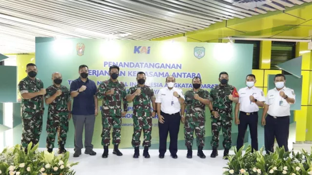 PT KAI Daop 1 Jakarta Kerja Sama dengan Kodam Jaya - GenPI.co PT KAI Daop 1 Jakarta Kerja Sama dengan Kodam Jaya - GenPI.co