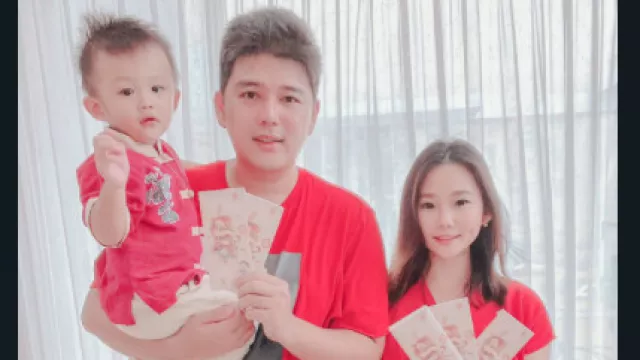 Momen Bulan Kasih Sayang, Influencer Surabaya Tebar Giveaway Emas - GenPI.co Momen Bulan Kasih Sayang, Influencer Surabaya Tebar Giveaway Emas - GenPI.co
