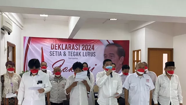 Mendadak Sukarelawan Ikrar Setia kepada Jokowi Sampai 2024 - GenPI.co