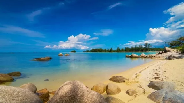 Menikmati Romantisme Pantai Trikora di Pulau Bintan, Memang Top - GenPI.co