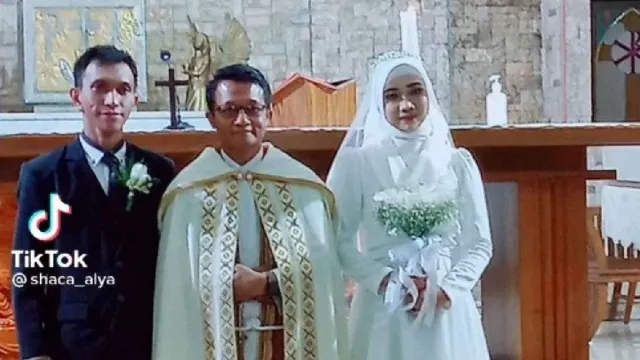 Viral Wanita Berjilbab Menikah di Gereja Semarang, Nih Kata MUI - GenPI.co