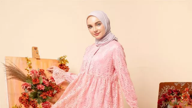 Jualan Busana Muslim, Wanita Ini Raup Omzet Rp 15 Juta Per Bulan - GenPI.co