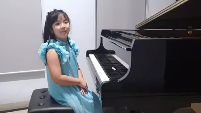 Belajar Piano Buat Minka Corine Lim Mudah Hafal Pelajaran Sekolah - GenPI.co