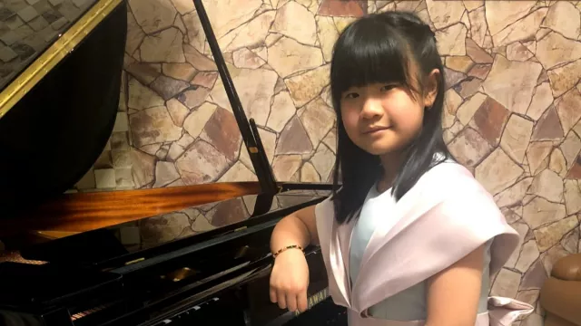 Juara 2 Piano Competition Hybrid 2022, Perjuangan Emelly Hebat - GenPI.co
