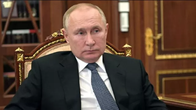 Hiii! Vladimir Putin Jatuh Sampai Buang Air Besar Tanpa Sengaja - GenPI.co