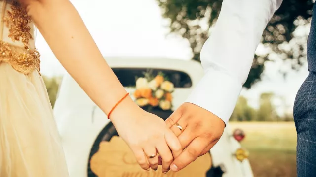 Cintai Diri Sendiri Dulu Sebelum Menikah Muda, Kata Psikolog - GenPI.co