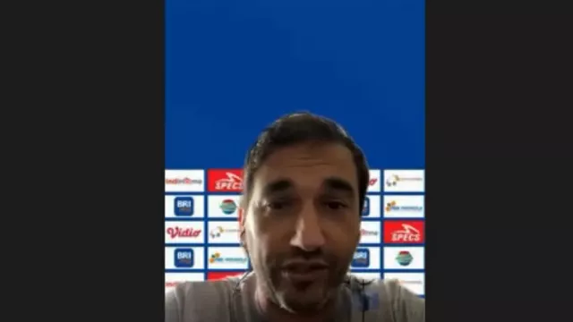 Bertemu PSM Makassar, Pelatih Arema FC Sindir Negara Italia - GenPI.co