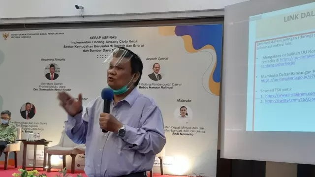 Emrus Sihombing Mendadak Kritik Kondisi Jalan di Pulau Samosir - GenPI.co