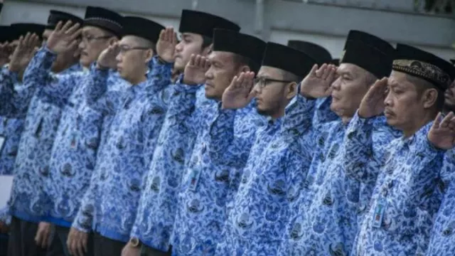 Kabar Buruk Buat PNS, TNI dan Polri, THR dan Gaji 13 Dipangkas - GenPI.co