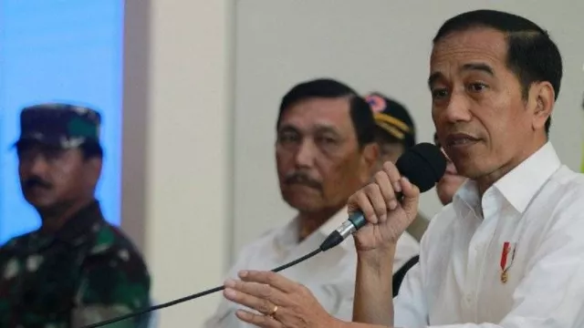Soroti Kinerja Jokowi, Emrus Sihombing Singgung Jatah Menteri - GenPI.co