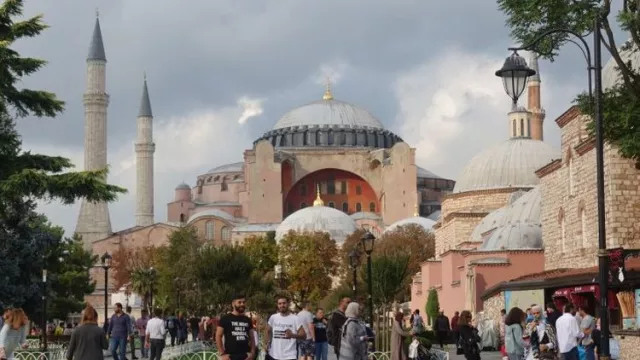 Jangan Bingung! Ini Tips Liburan ke Turki di Musim Panas - GenPI.co