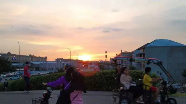 Pantai Maju Lokasi Alternatif Ngabuburit, Masuknya Gratis Bestie! - GenPI.co