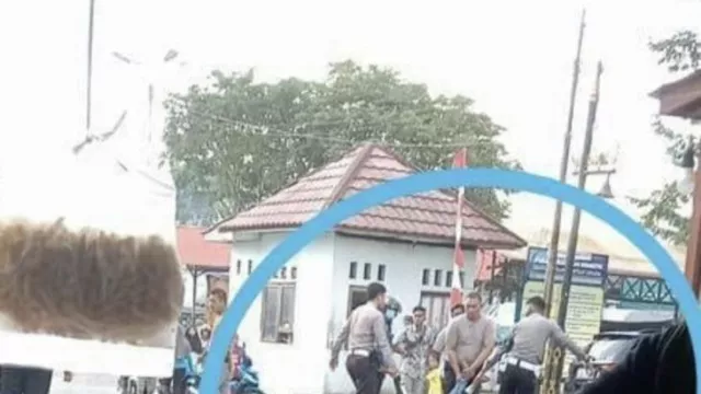 Viral, Polisi Seret Seorang Pemuda dalam Pengaruh Minuman Keras - GenPI.co