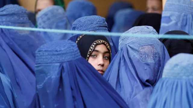 Tolak Dekrit Taliban Soal Burqa, Wanita Afghanistan Demo di Kabul - GenPI.co