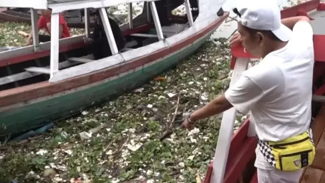 Bikin Geleng Kepala! Danau Cirata Penuh Sampah usai Libur Lebaran - GenPI.co