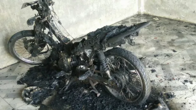 6 Sepeda Motor Wisatawan Mendadak Dibakar OTK di Aceh Utara - GenPI.co