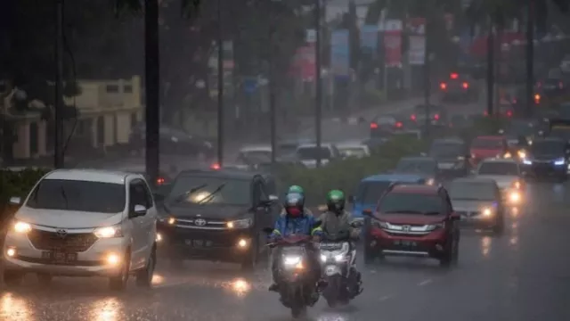 BNPB Beri Kabar Buruk soal Cuaca Ekstrem di Indonesia, Semua Warga Harap Waspada - GenPI.co