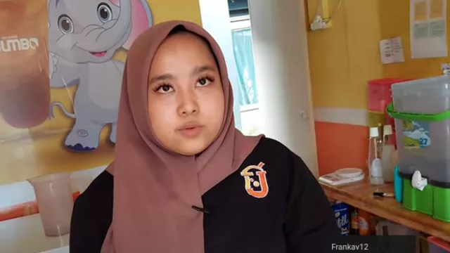 Cuma Jual Teh Manis, Siti Azahira Tembus Omzet Rp 2 Juta Sehari - GenPI.co