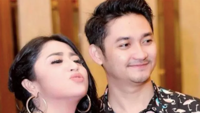 Kabar Baru Angga Wijaya di Tengah Perceraian dengan Dewi Perssik - GenPI.co