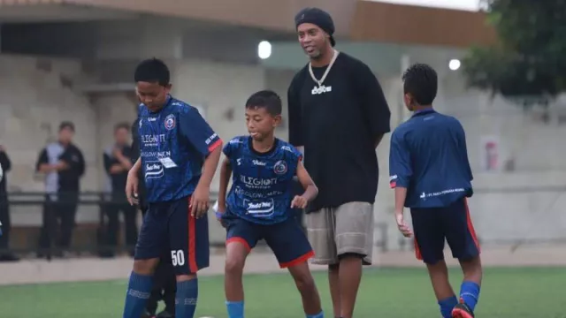 Ronaldinho Kagum dengan Bakat Anak-anak Indonesia, Ini Katanya - GenPI.co