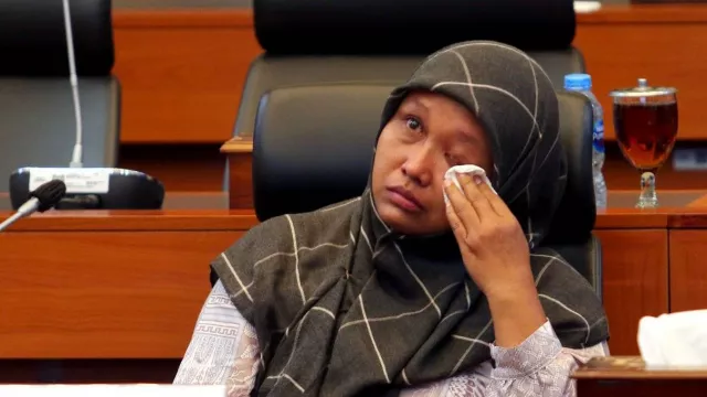 Rapat Legalisasi Ganja, Tangis Santi Pecah Berjuang untuk Anak - GenPI.co Rapat Legalisasi Ganja, Tangis Santi Pecah Berjuang untuk Anak - GenPI.co