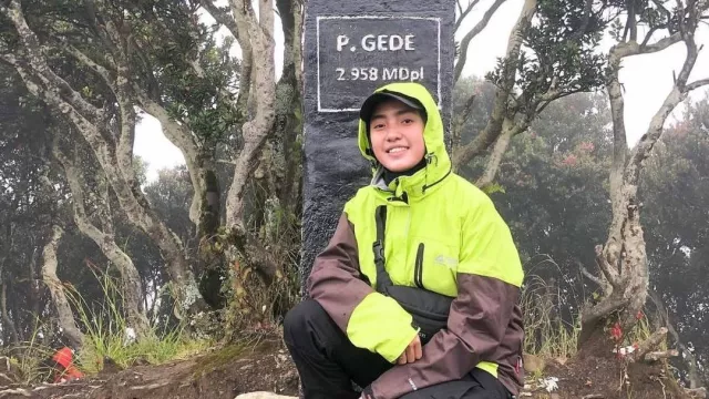 Ini Tips Mendaki Gunung Bagi Perempuan Berhijab, Wajib Tahu! - GenPI.co