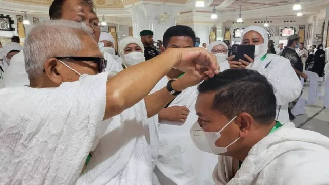 Wapres Ma'ruf Amin mendadak Jadi Tukang Cukur Rambut - GenPI.co