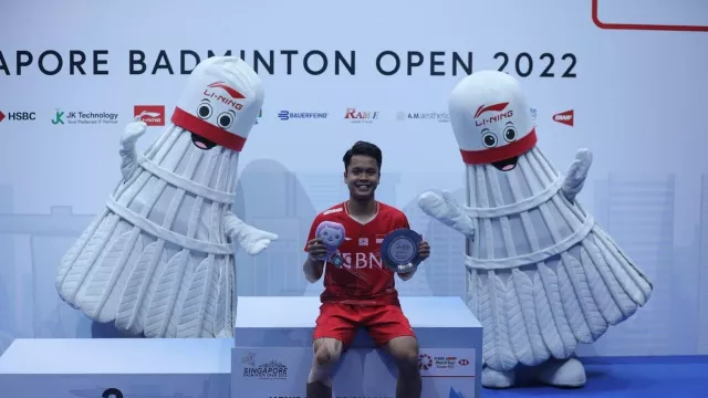 Banting Raket Saat Juara Singapore Open, Anthony Ginting Lega - GenPI.co
