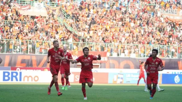 Riko Simanjuntak Bantah Ada Persaingan Saling Sikut di Persija - GenPI.co