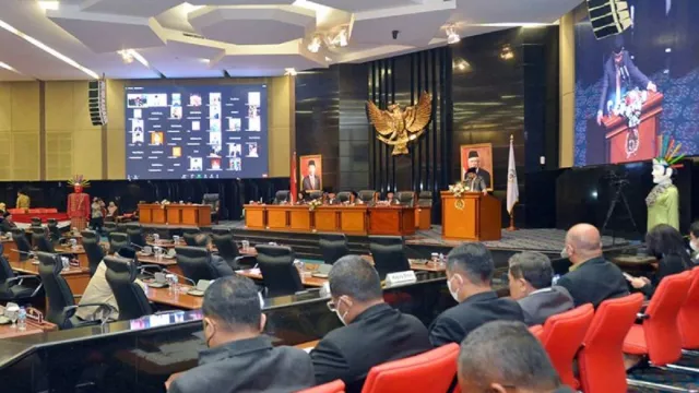 Rapat Paripurna Dihadiri 15 Orang Secara Fisik, Fraksi PDIP Tegas - GenPI.co