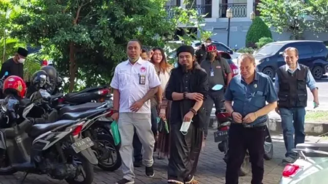 Aksi Gus Samsudin Memang Tak Lazim, Lakukan Ini di Polda Jatim - GenPI.co 